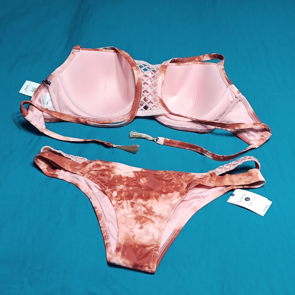 Bikini - Picture 2 of 8